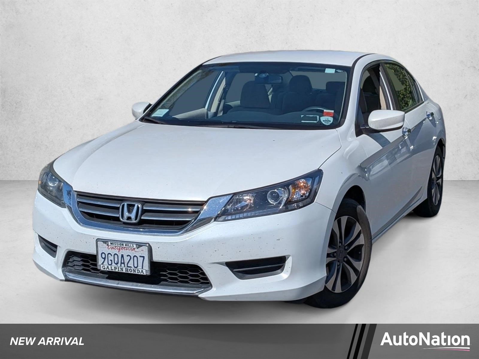 Used 2013 White Honda LX image 1