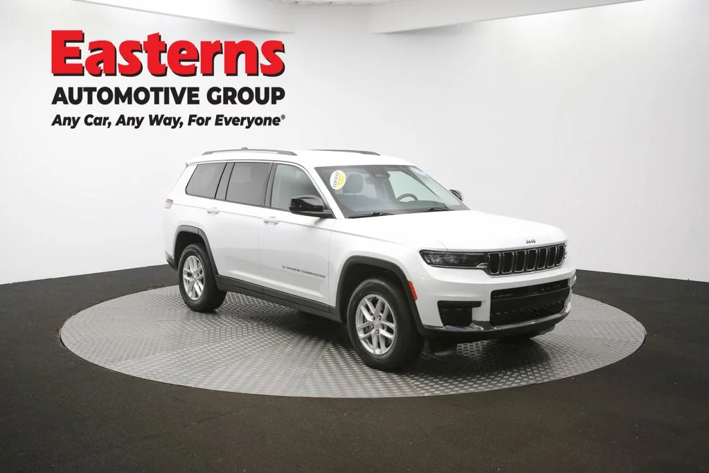 Used 2023 White Jeep Laredo image 50