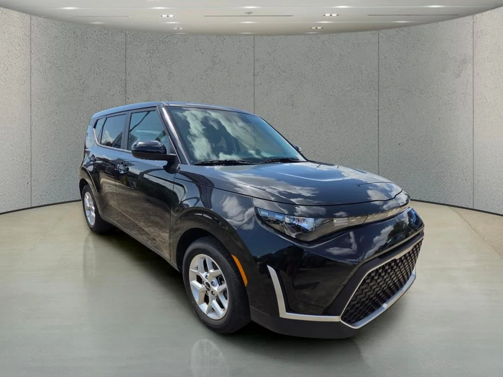 Used 2025 Black Kia LX image 7
