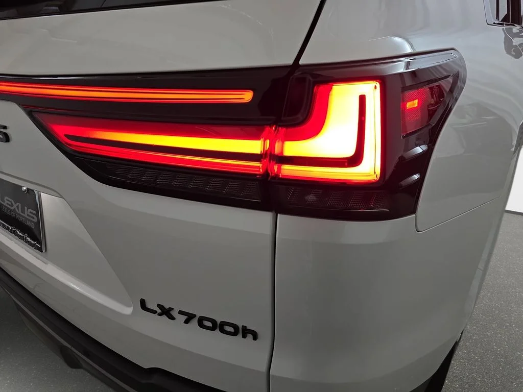 2025 Lexus LX 700h Luxury - Photo 31