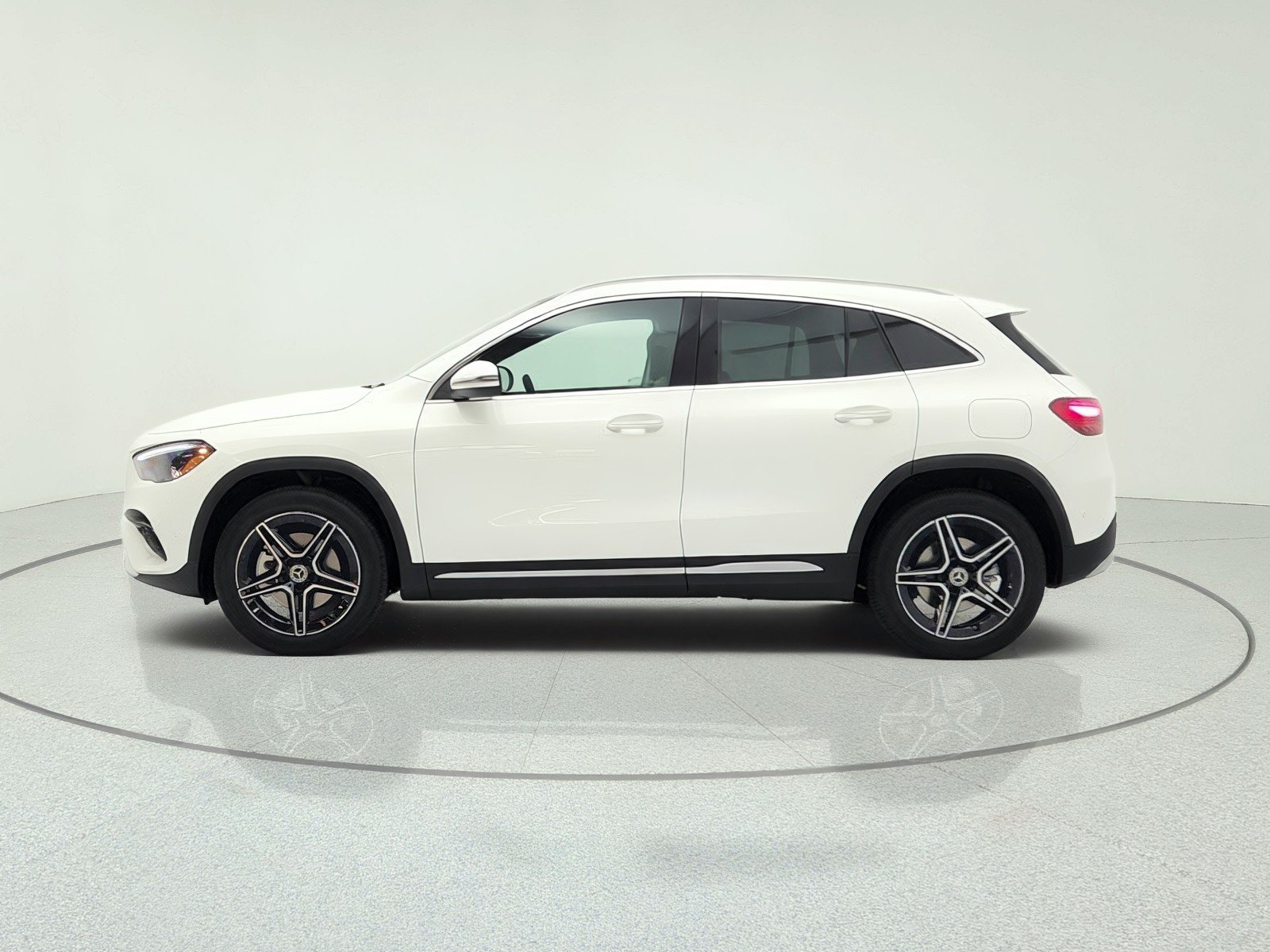 New 2026 Polar White Mercedes-Benz GLA 250 SUV image 8