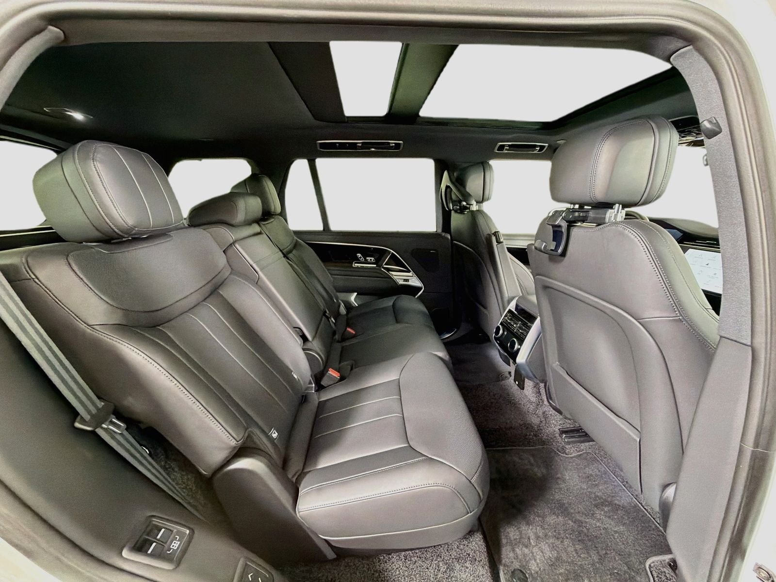 New 2026 Fuji White LAND ROVER SE 7 Seats image 30