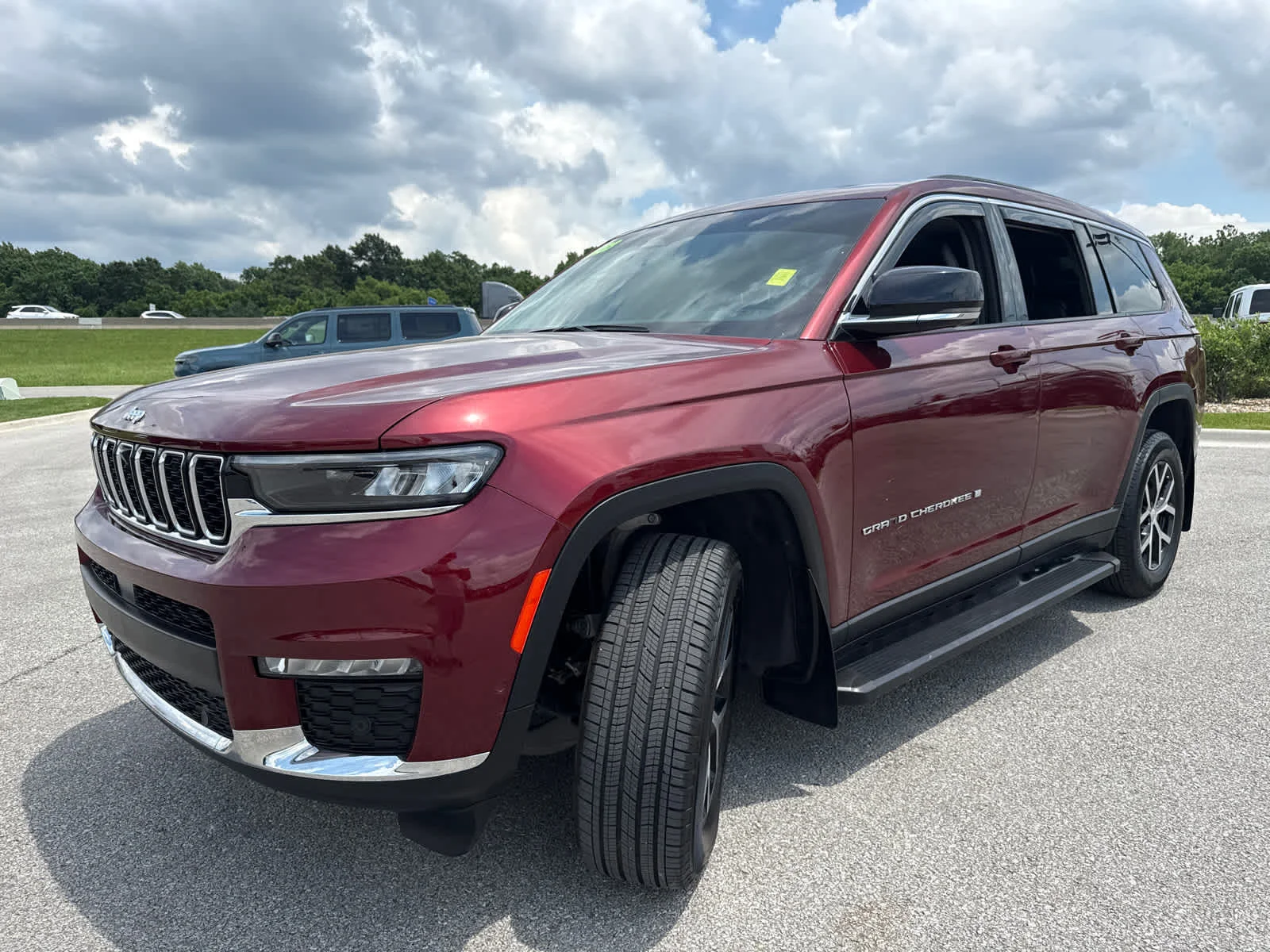 Used 2023 Velvet Red Pearlcoat Jeep Limited image 4