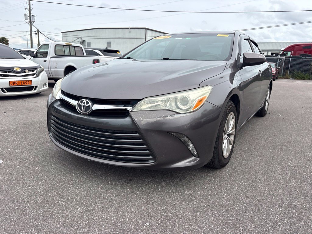 Used 2015 Gray Toyota LE image 7