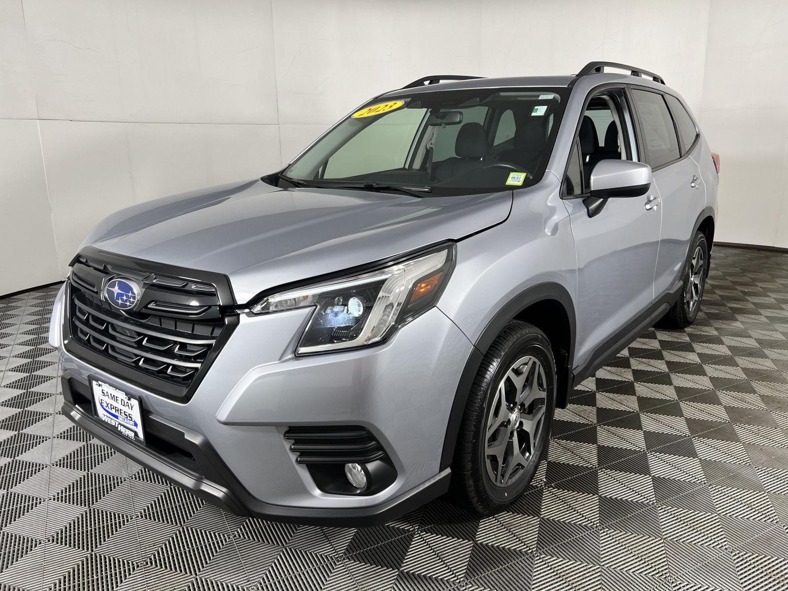 Used 2023 Ice Silver Metallic Subaru Premium image 25