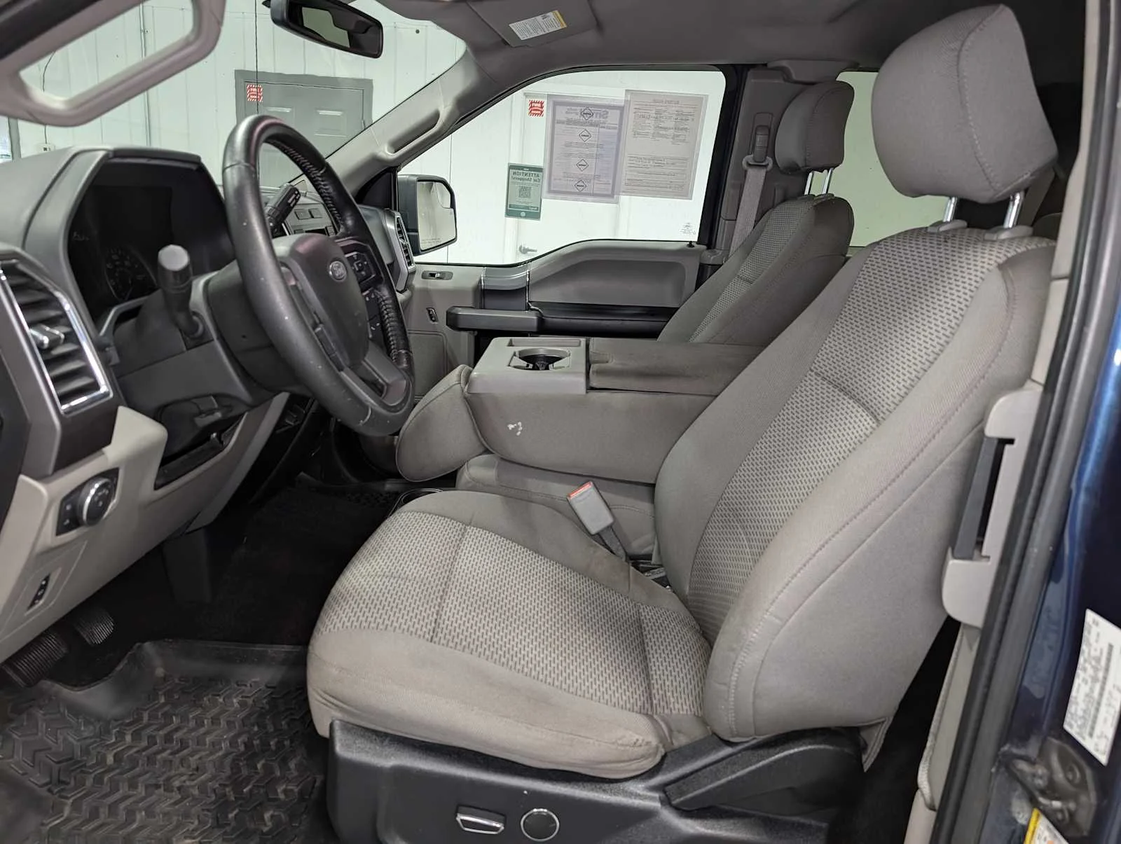 Used 2015 Blue Jeans Metallic Ford XLT image 4