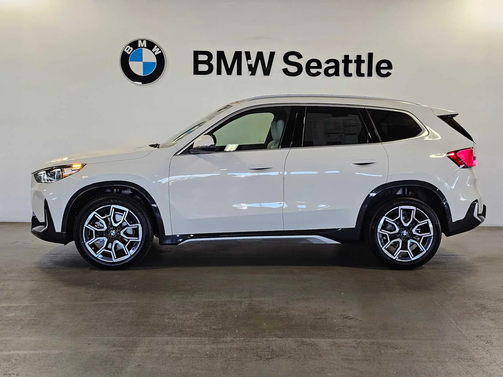New 2026 Alpine White BMW xDrive28i image 3