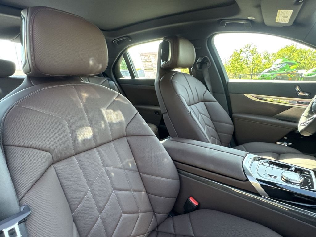 New 2026 Black Sapphire Metallic BMW 760i xDrive image 27