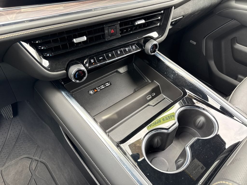 Used 2025 Gray Chevrolet Premier image 17