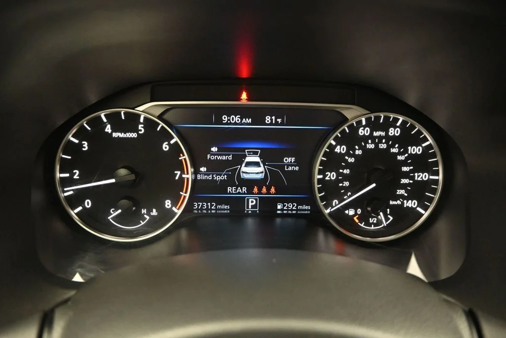 Used 2023 Red Nissan 2.5 SR image 17