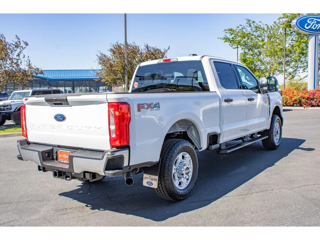 New 2026 OXFORD WHITE Ford XLT image 8