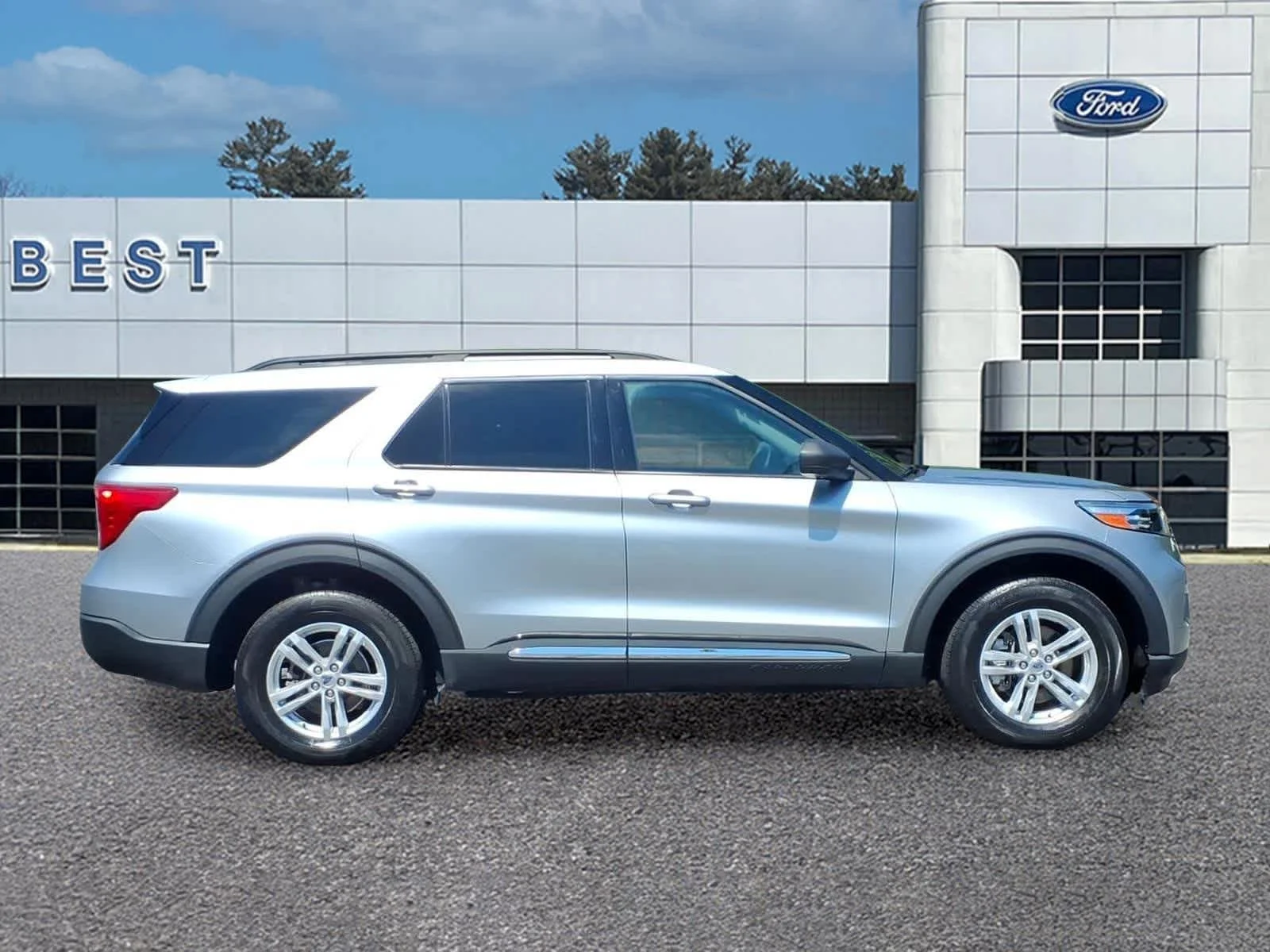 Used 2023 Iconic Silver Ford XLT image 9
