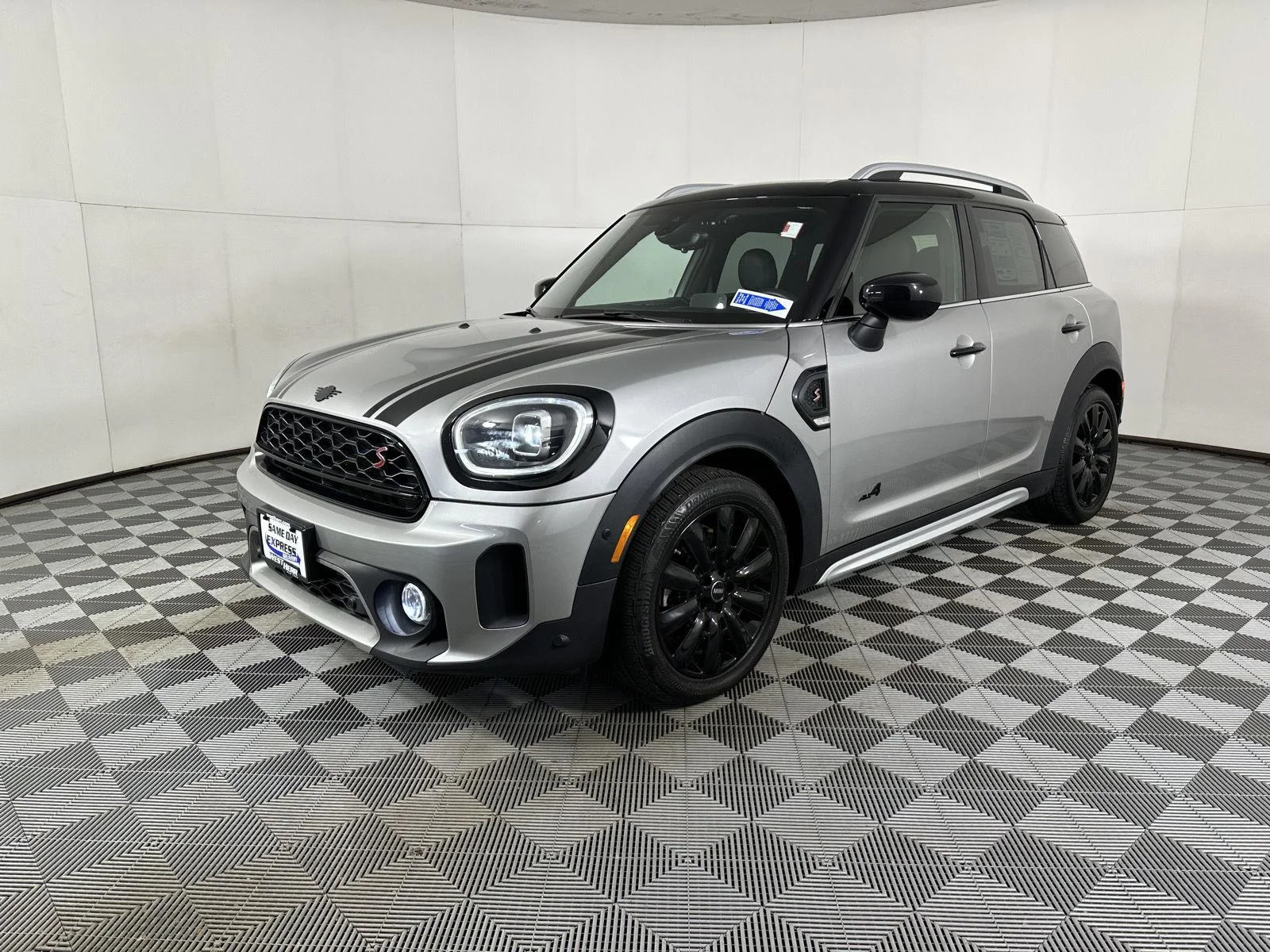 Used 2024 Melting Silver III Metallic MINI Cooper S image 4