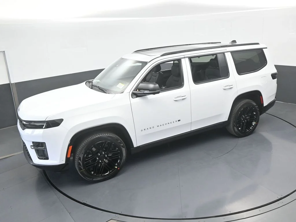 New 2026 Bright White Clear-Coat Exterior Paint Jeep Limited Reserve image 51