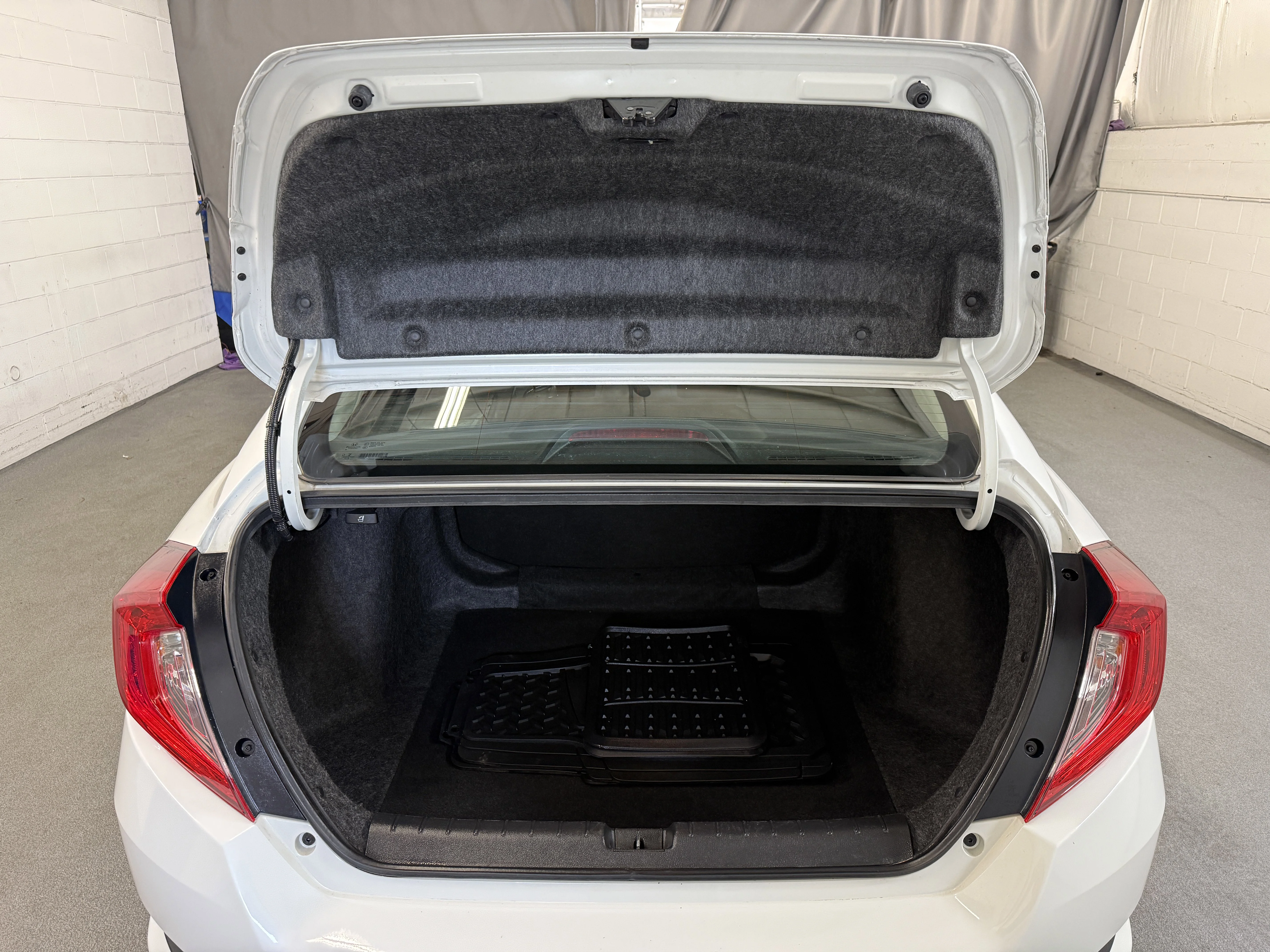 Certified Used 2019 Platinum White Pearl Honda LX image 8