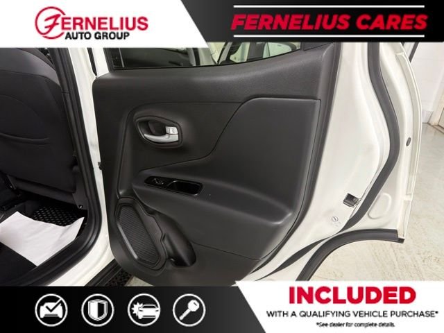 Used 2023 White Jeep Latitude image 18