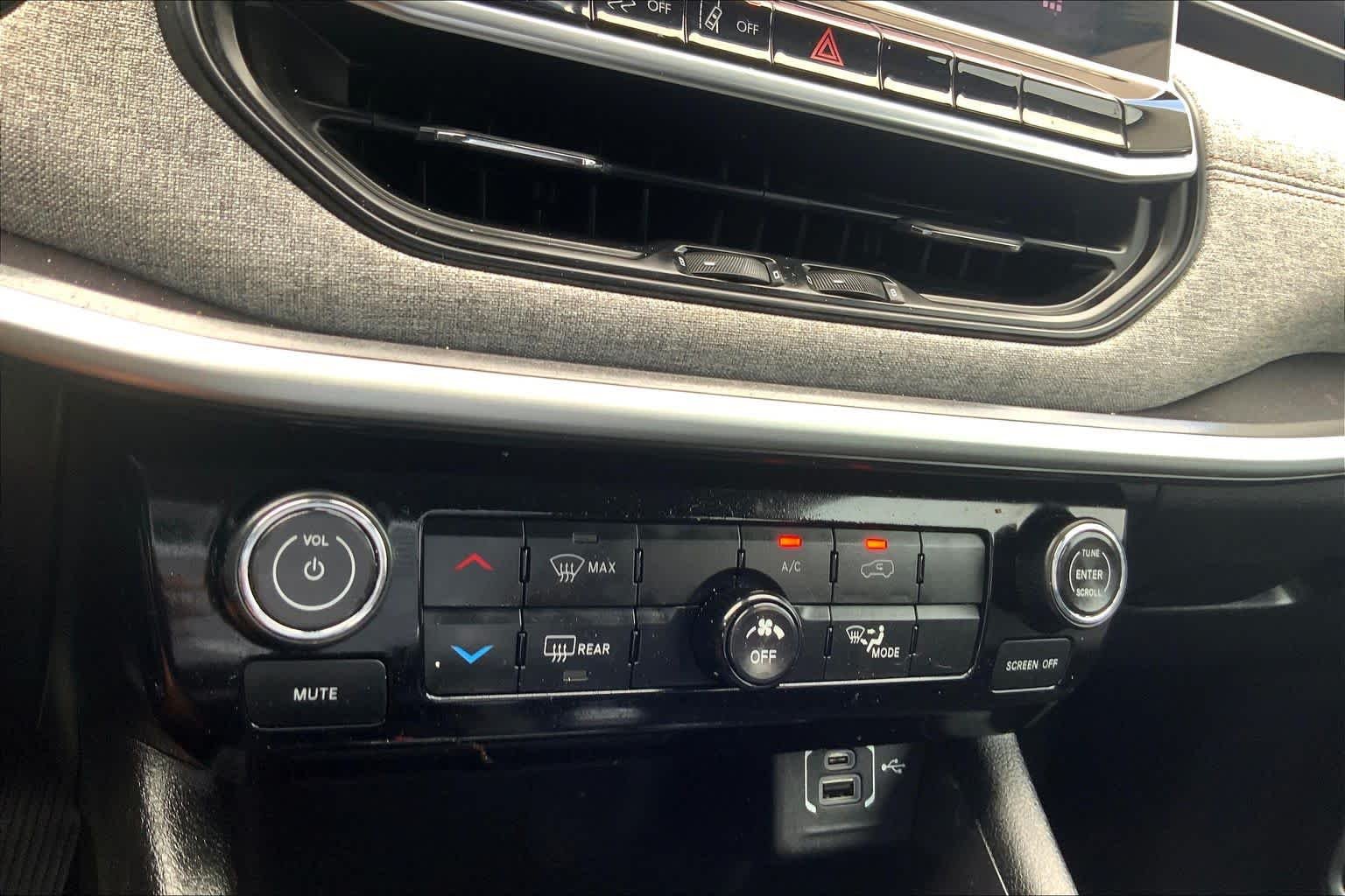 2022 Jeep Compass Latitude Lux - Photo 26