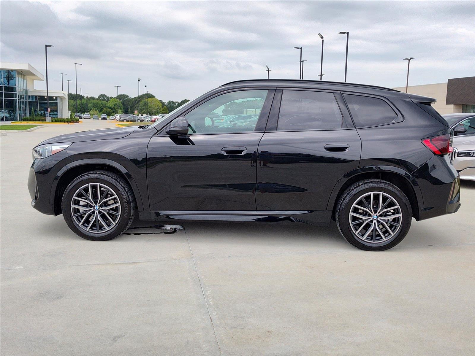 Certified Used 2025 Black Sapphire Metallic BMW xDrive28i image 3