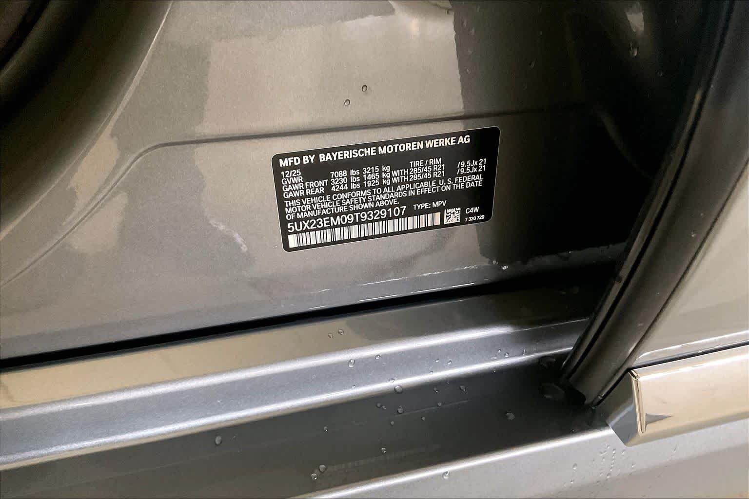 Used 2026 Skyscraper Grey Metallic BMW xDrive40i image 18