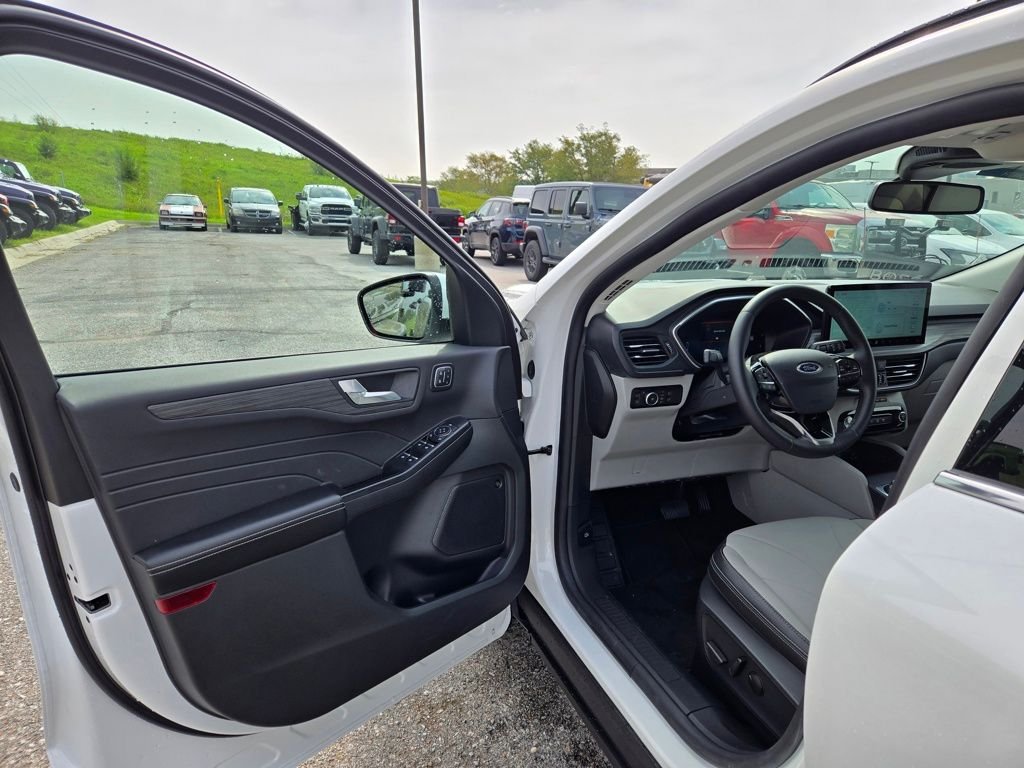 Used 2025 White Ford Base image 13