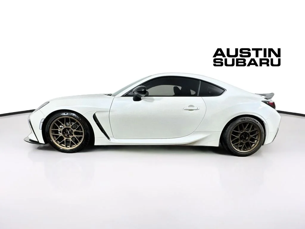 Used 2024  Toyota Base image 4