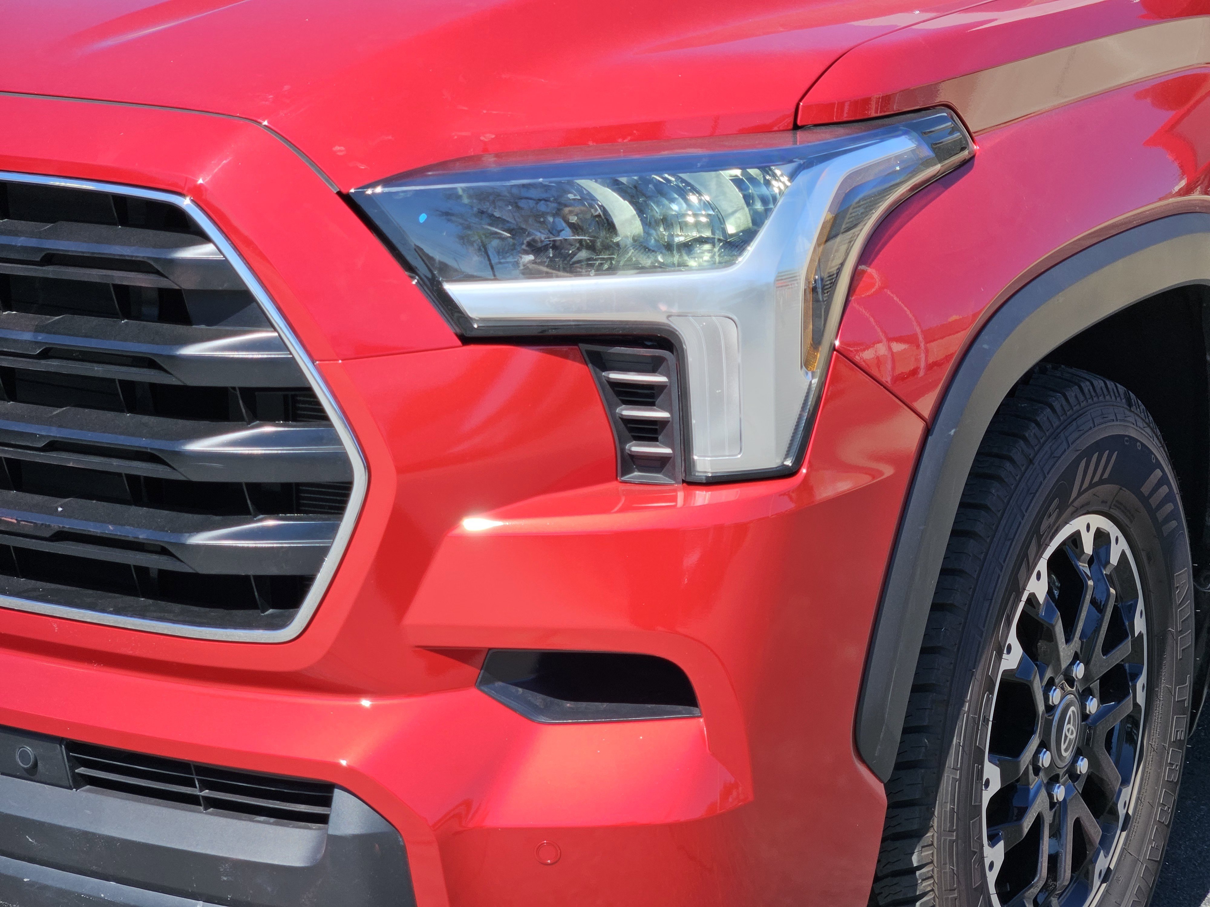 2025 Toyota Sequoia SR5 - Photo 8