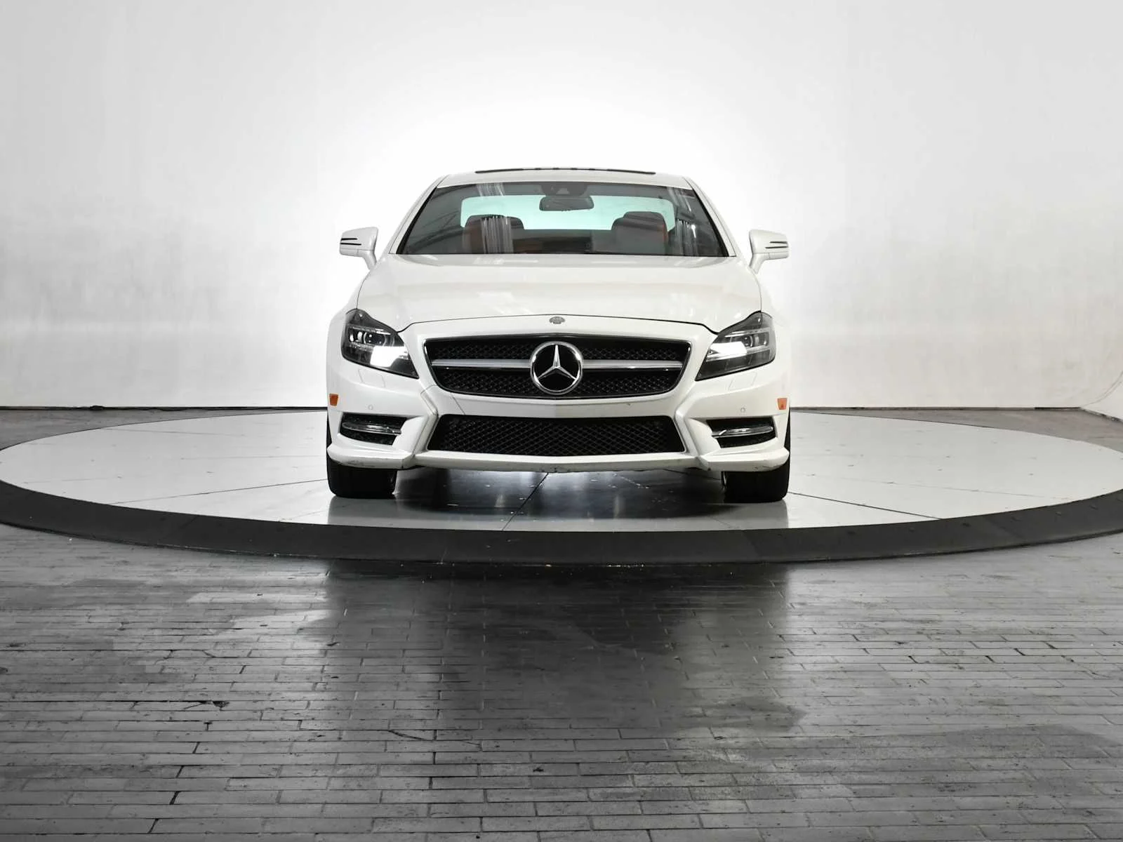 Used 2013 Diamond White Metallic Mercedes-Benz CLS 550 image 9