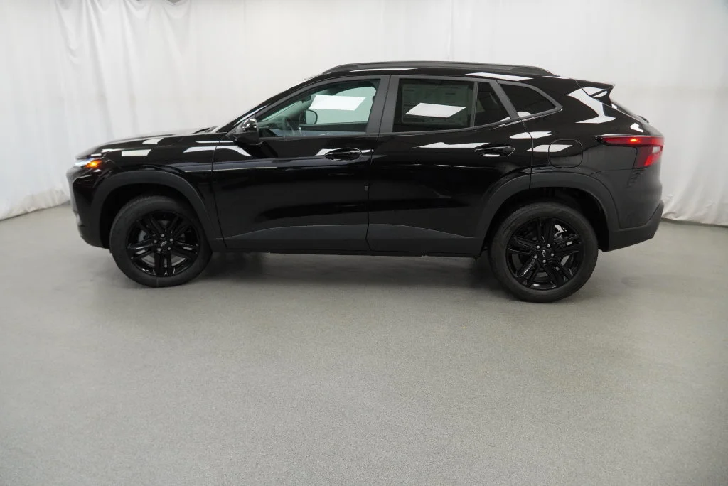 New 2026 Mosaic Black Metallic Chevrolet ACTIV image 6
