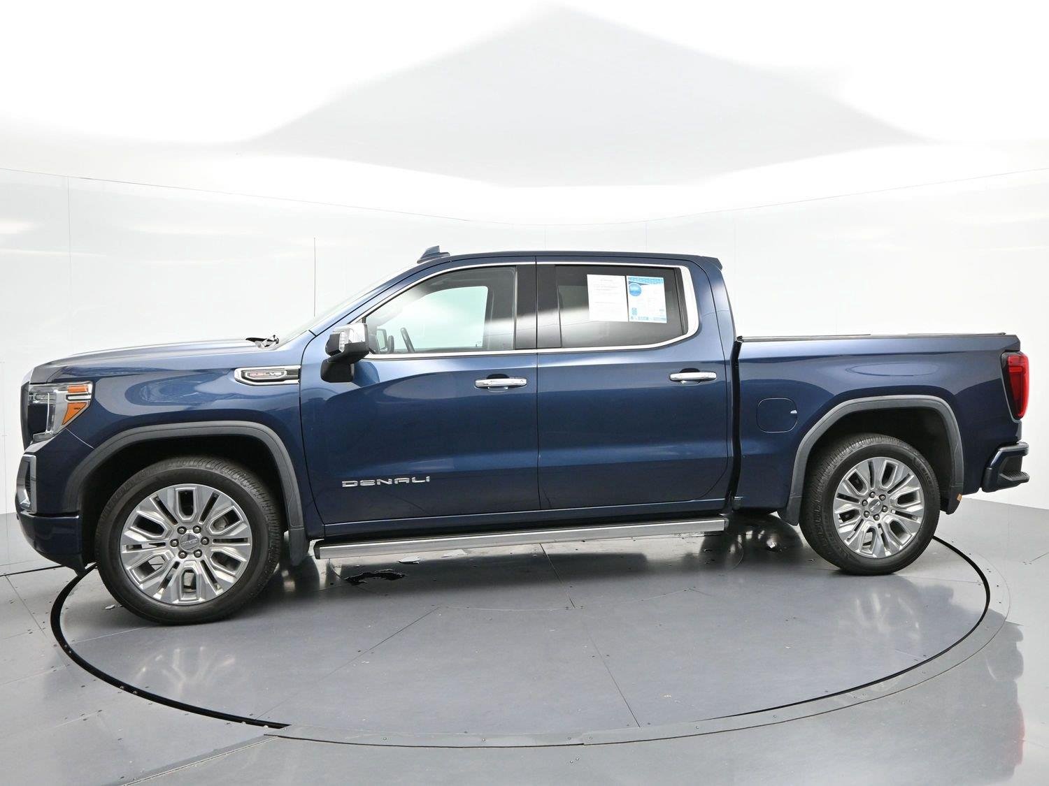 Used 2022 PACIFIC BLUE METALLIC GMC Denali image 4