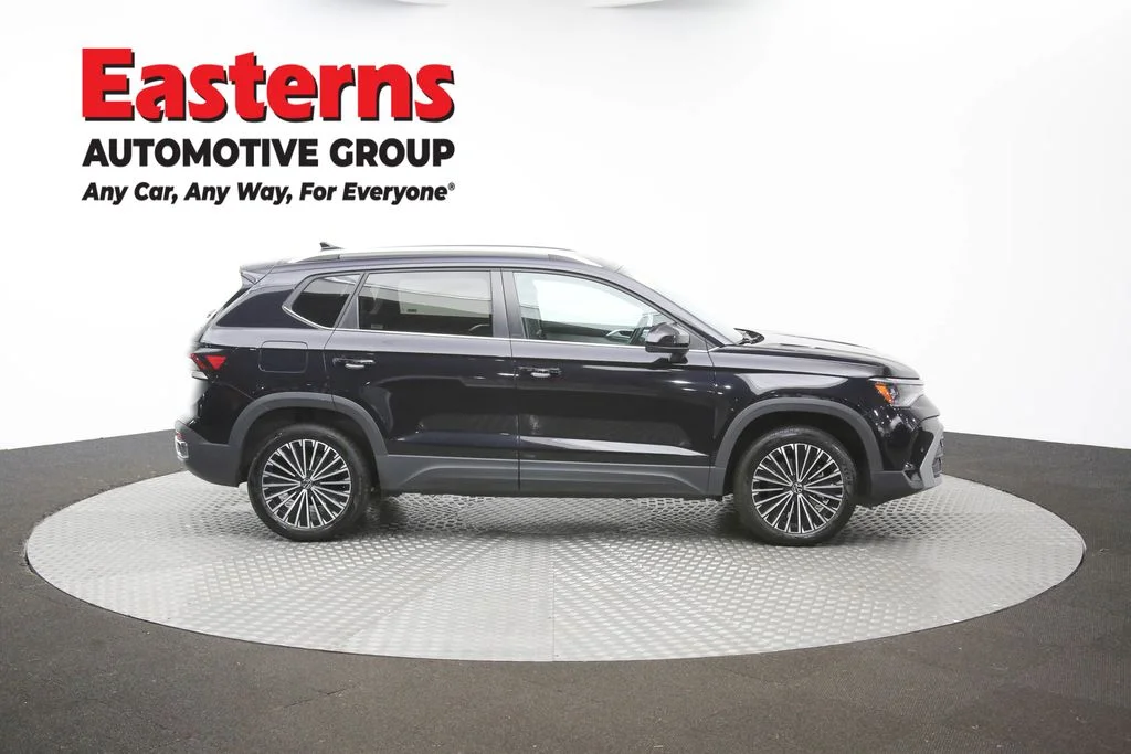 Used 2025 Black Volkswagen 1.5T SE image 40