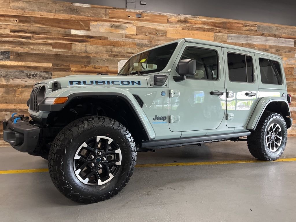 Used 2024 Earl Clearcoat Jeep Rubicon 4xe image 18