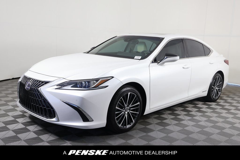 Used 2022 White Pearl Lexus 300h image 1
