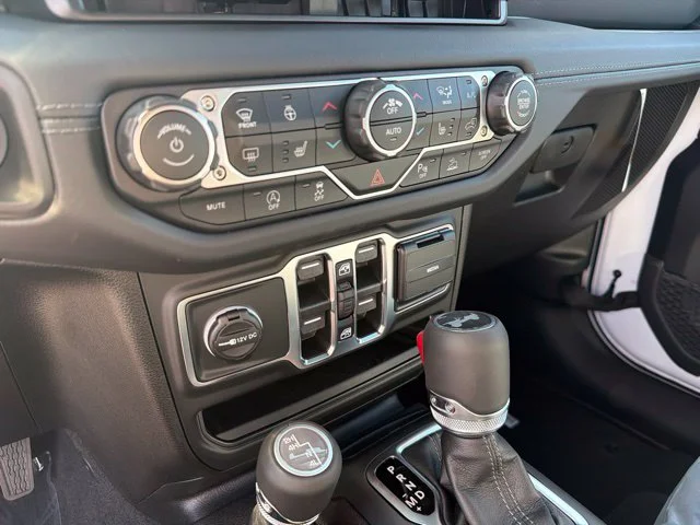 New 2027 White Jeep Sahara image 12