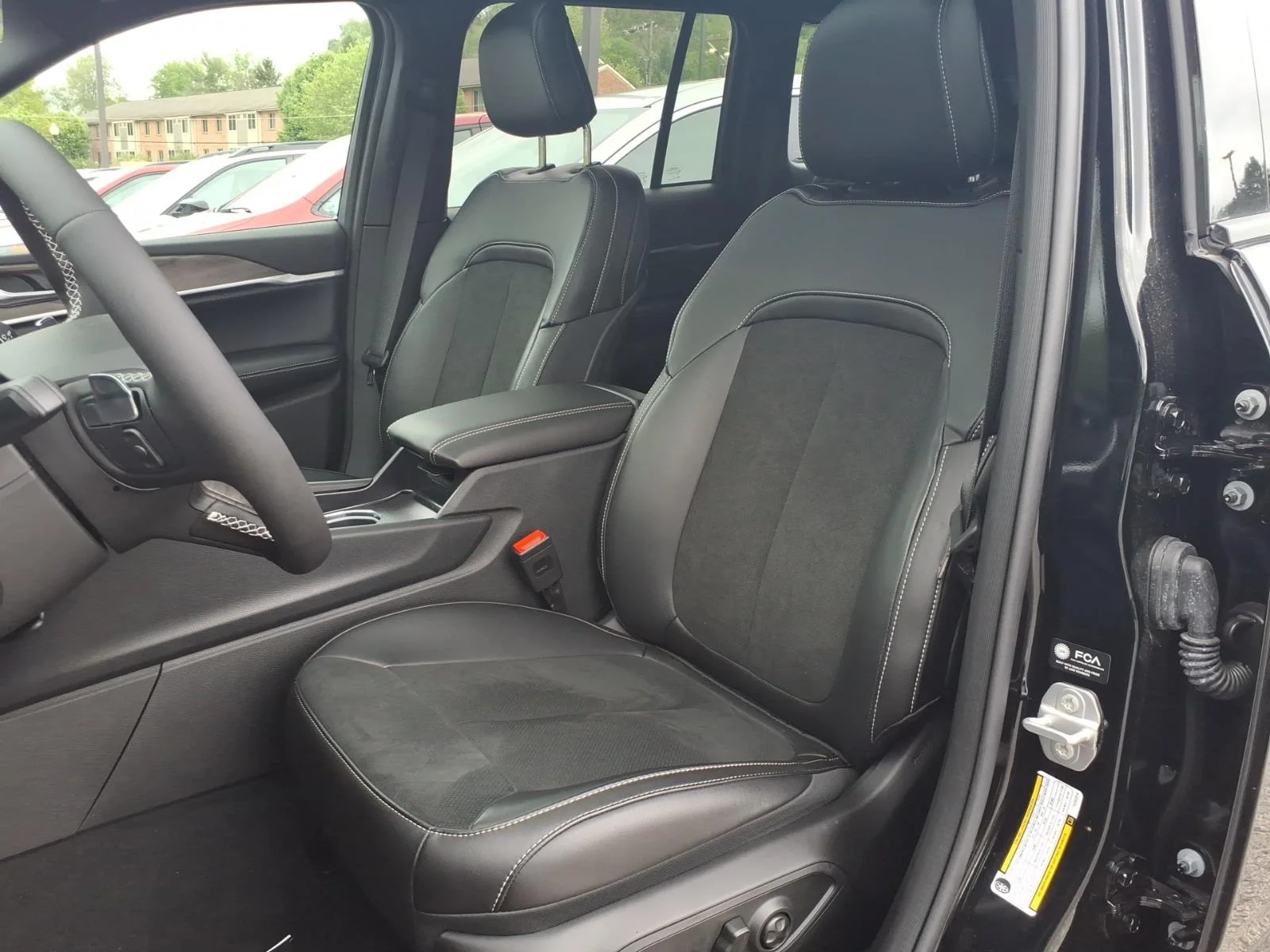New 2026 Diamond Black Crystal Pearlcoat Jeep Altitude image 5