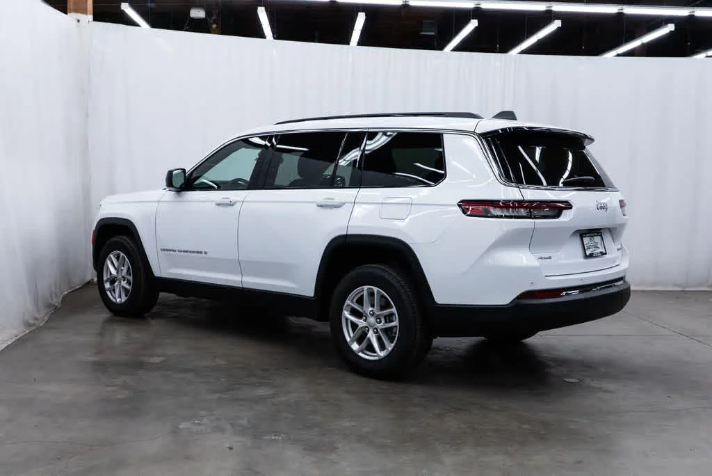Used 2025 Bright White Clearcoat Jeep Laredo X image 4