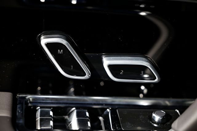 2025 Land Rover Range Rover SE - Photo 16