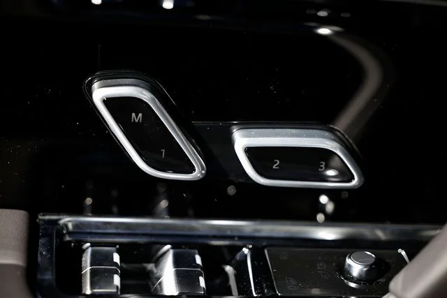 2025 Land Rover Range Rover SE - Photo 16