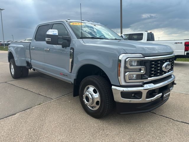 2026 Ford Super Duty F-350® Lariat®