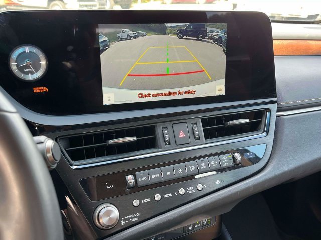 Used 2024 White Lexus 350 image 32