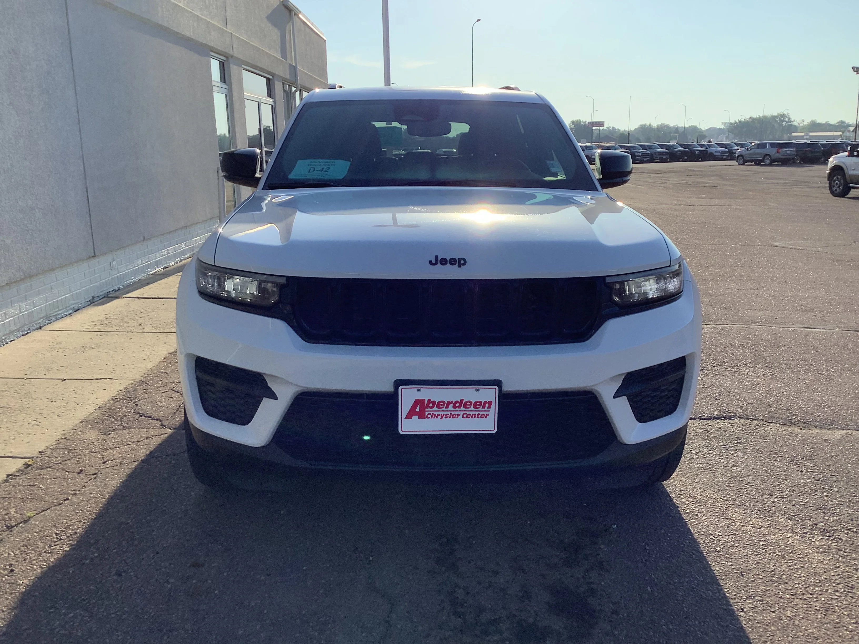Used 2022 White Jeep Altitude image 3