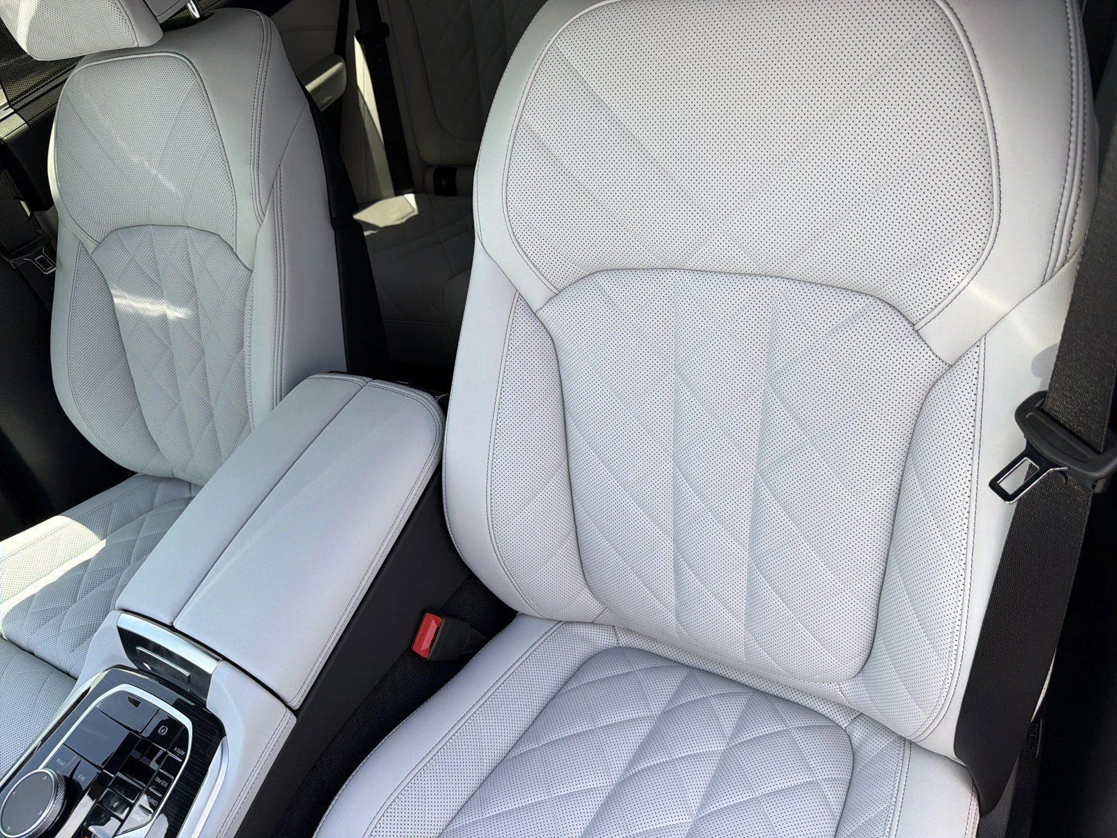 New 2026 Black Sapphire Metallic BMW sDrive40i image 27