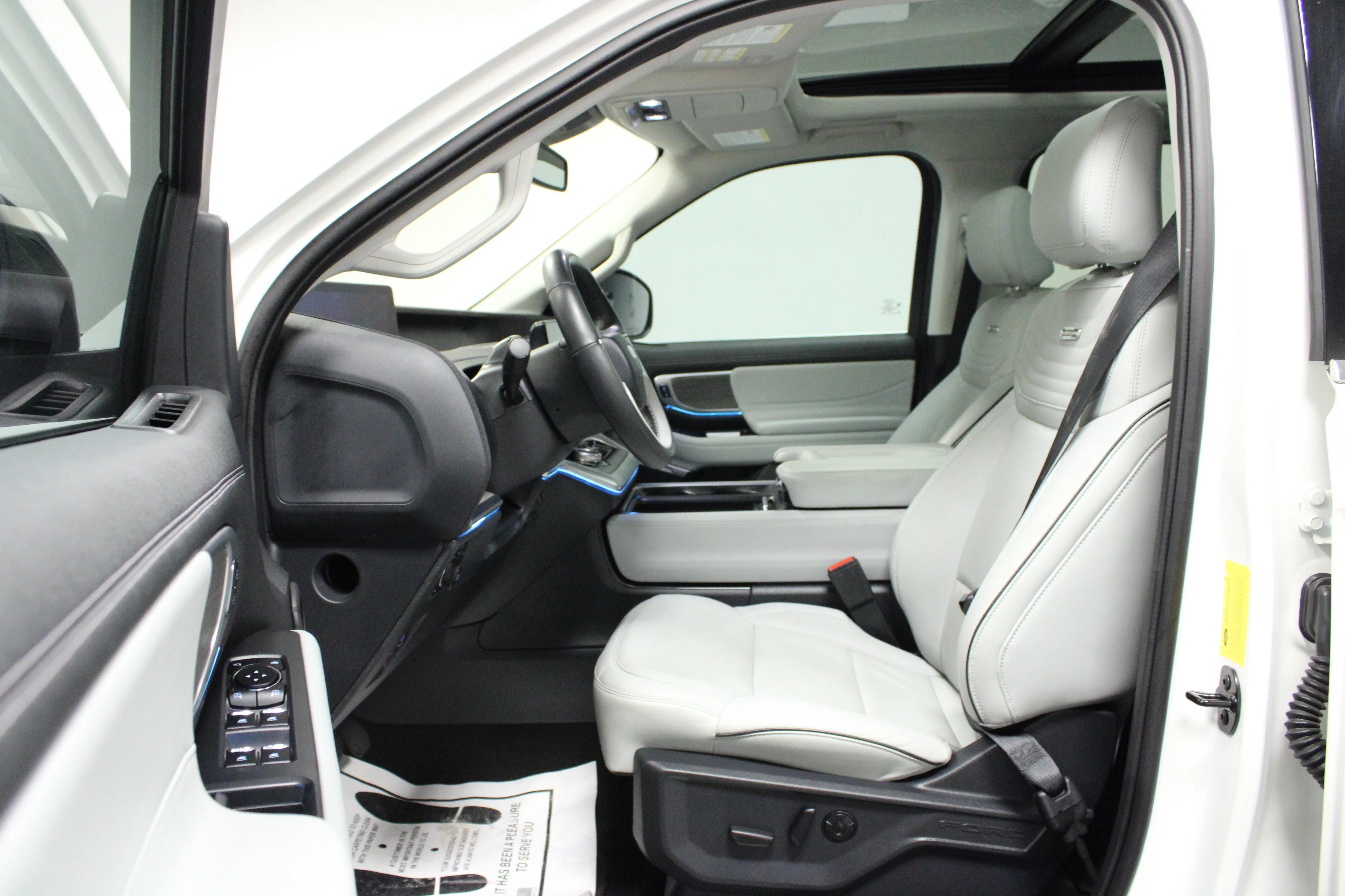 Used 2025 White Metallic Ford Platinum image 12