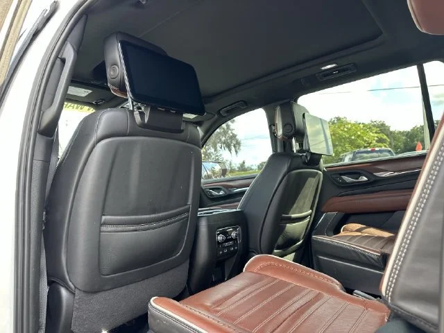 Used 2023 WHITE FROST TRICOAT GMC Denali Ultimate image 18