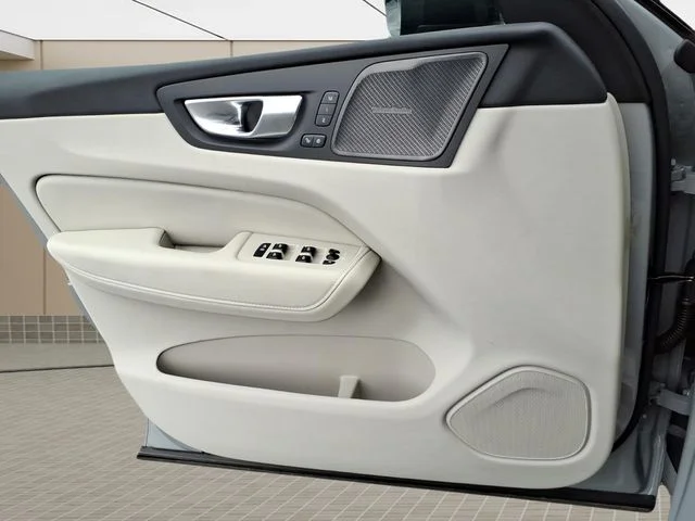 Used 2025 Gray Volvo T8 Plus image 24