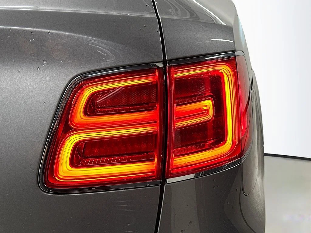 Used 2018  Bentley W12 image 33