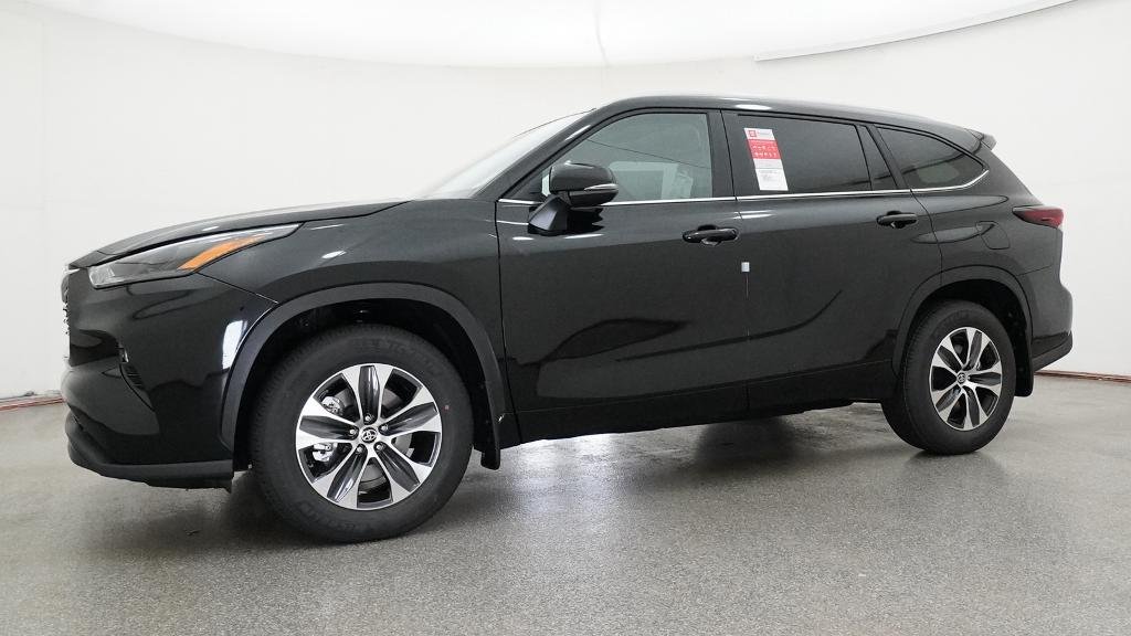 New 2026 Midnight Black Metallic Toyota XLE image 4