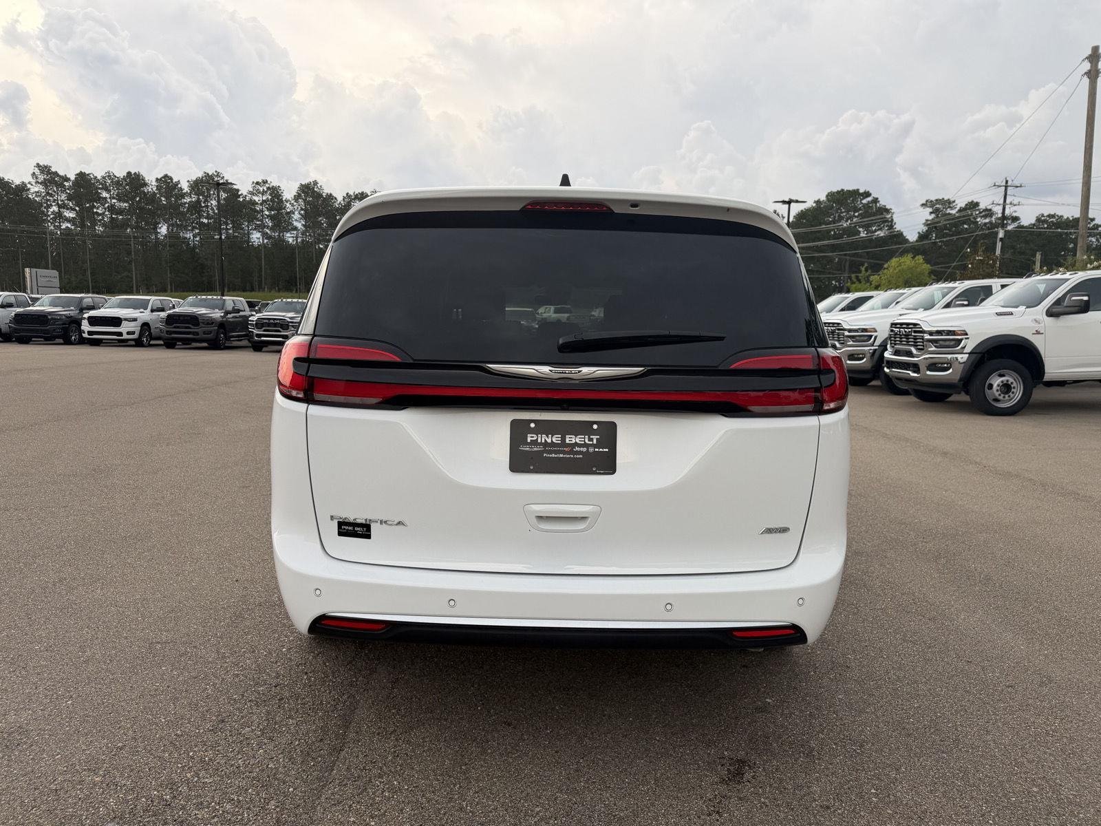 Used 2024 Bright White Clearcoat Chrysler Pinnacle image 5