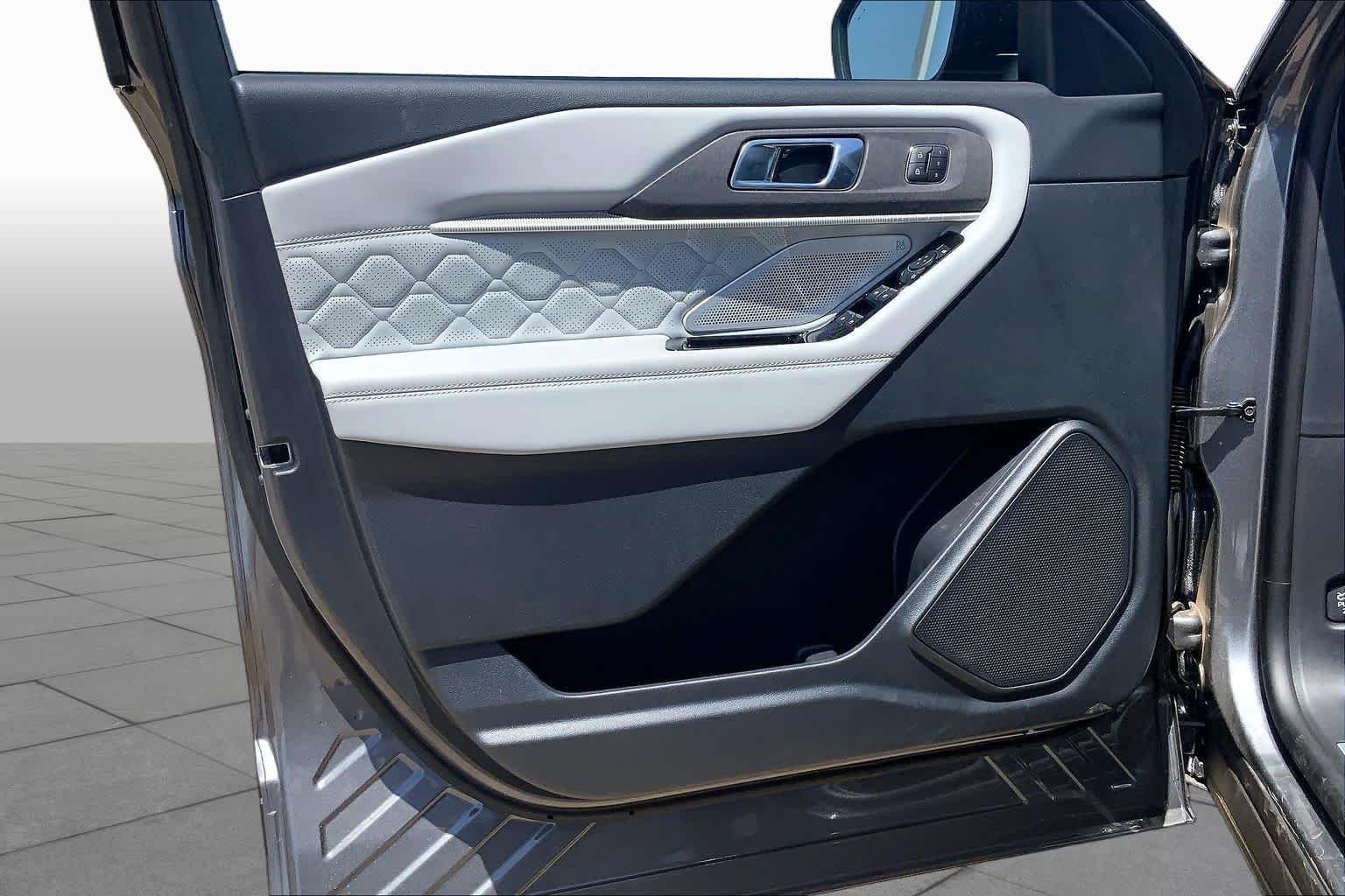 New 2026 Carbonized Gray Metallic Ford Platinum™ image 10