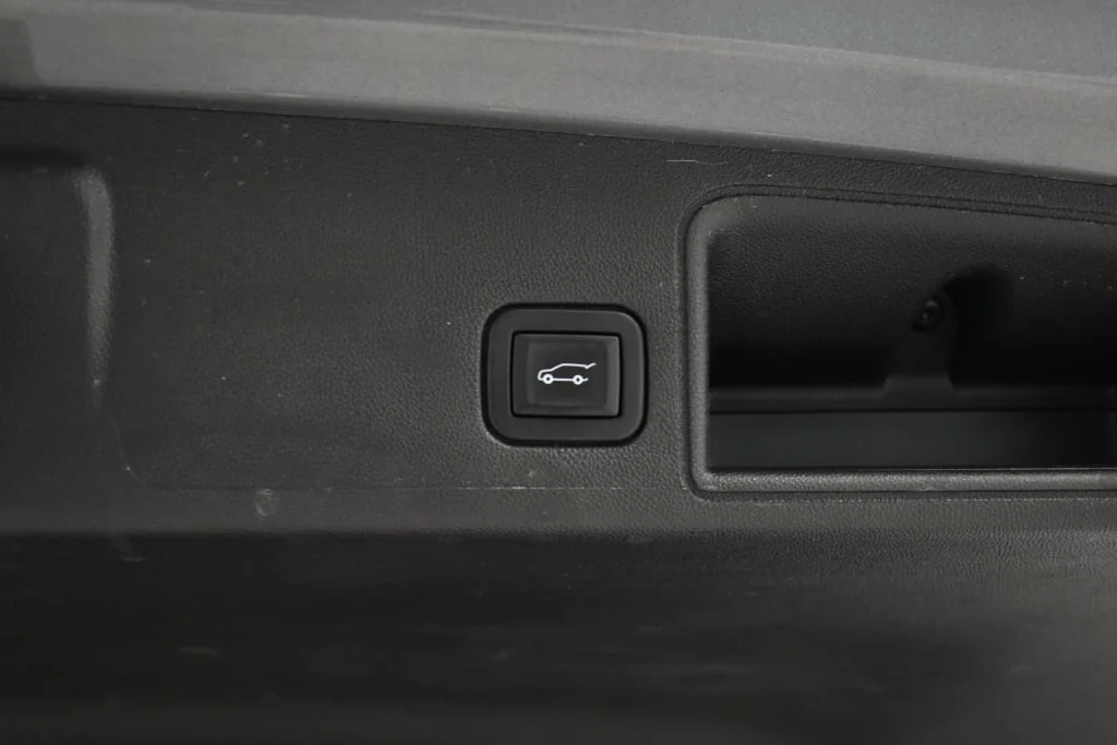 Used 2021 Satin Steel Metallic GMC SLE image 24
