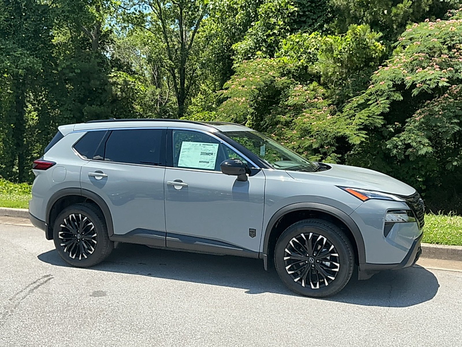 2026 Nissan Rogue Dark Armor's photo
